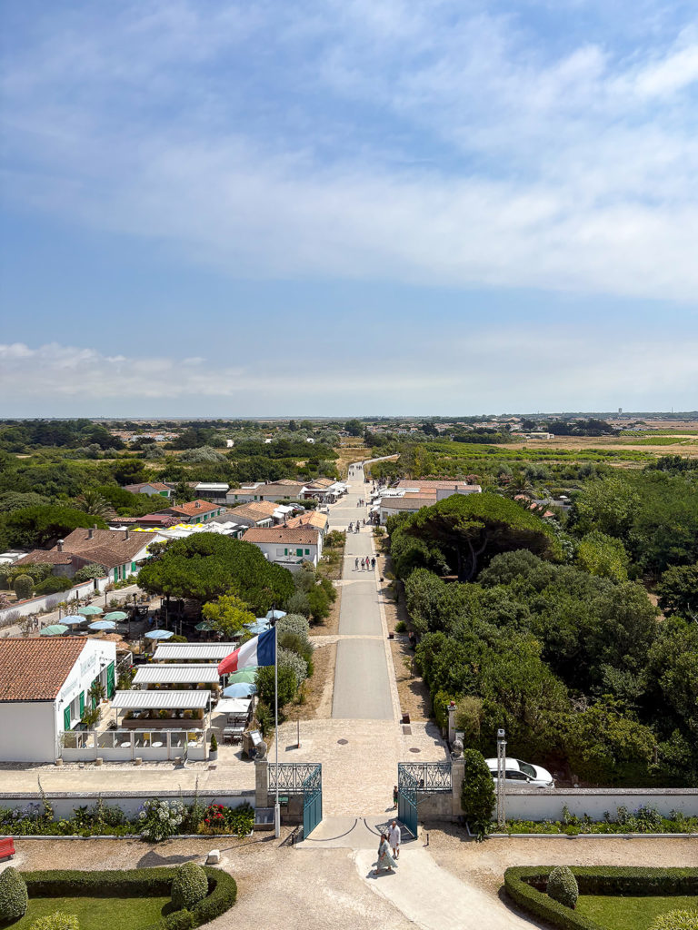 Petit village de saint clément des baleines sur l'île de Ré