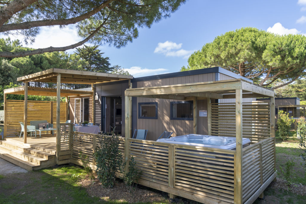 Mobil-home EXCLUSIF – 2 chambres – 2 salles d’eau – SPA privatif