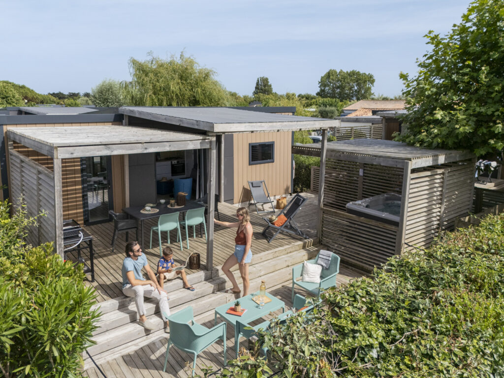EXCLUSIEVE stacaravan - 3 slaapkamers - 2 badkamers met douche - privé SPA