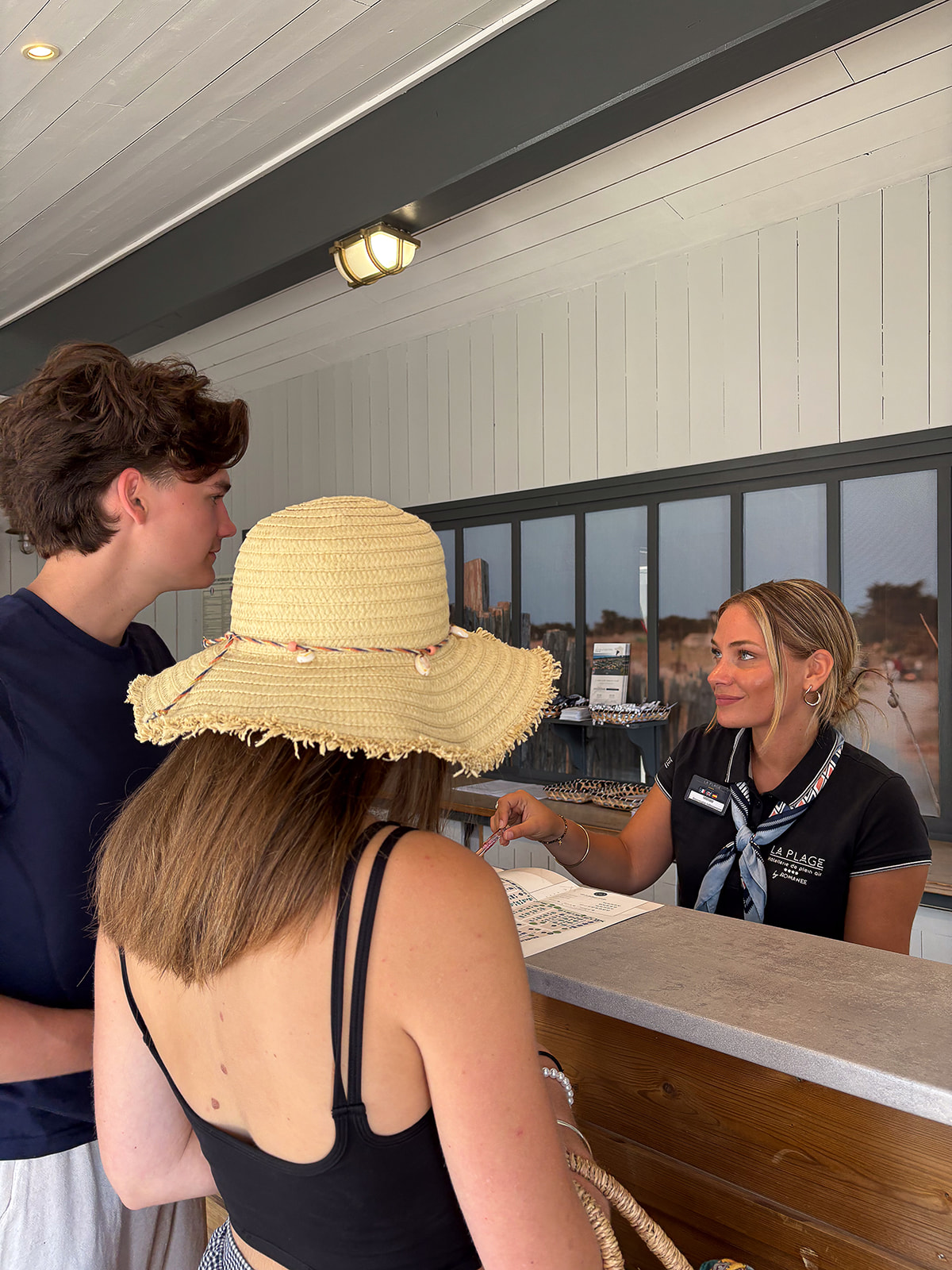 comptoir réception au camping LA PLAGE proche d'Ars en Ré